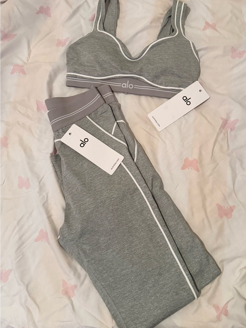 ALO Yoga Grey Sports Bra and Leggings Set with White Trim